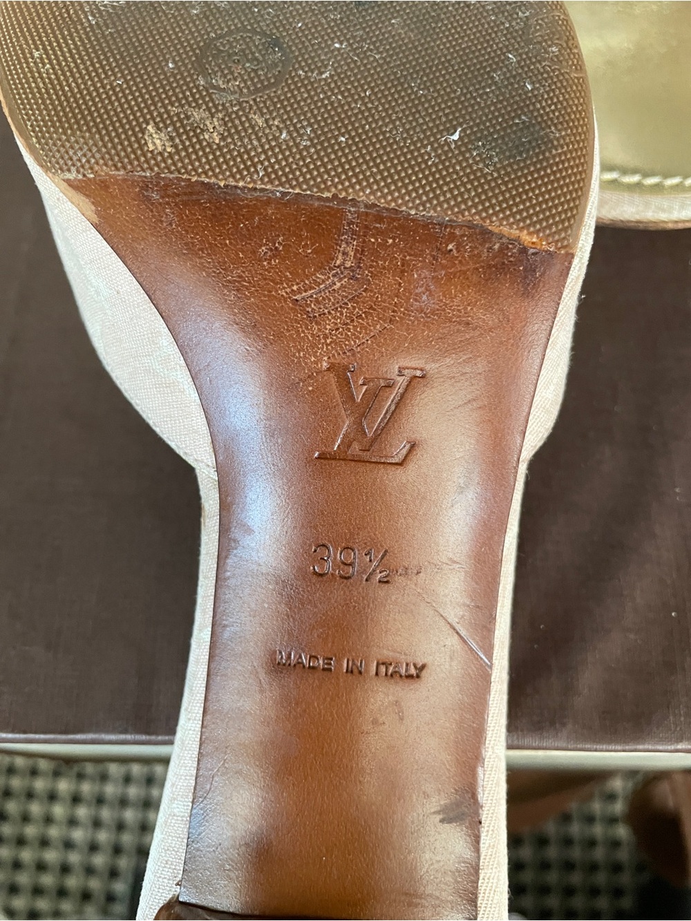 Lois Vuitton Pink Slip-On Bow Sandals - Picture 5 of 5